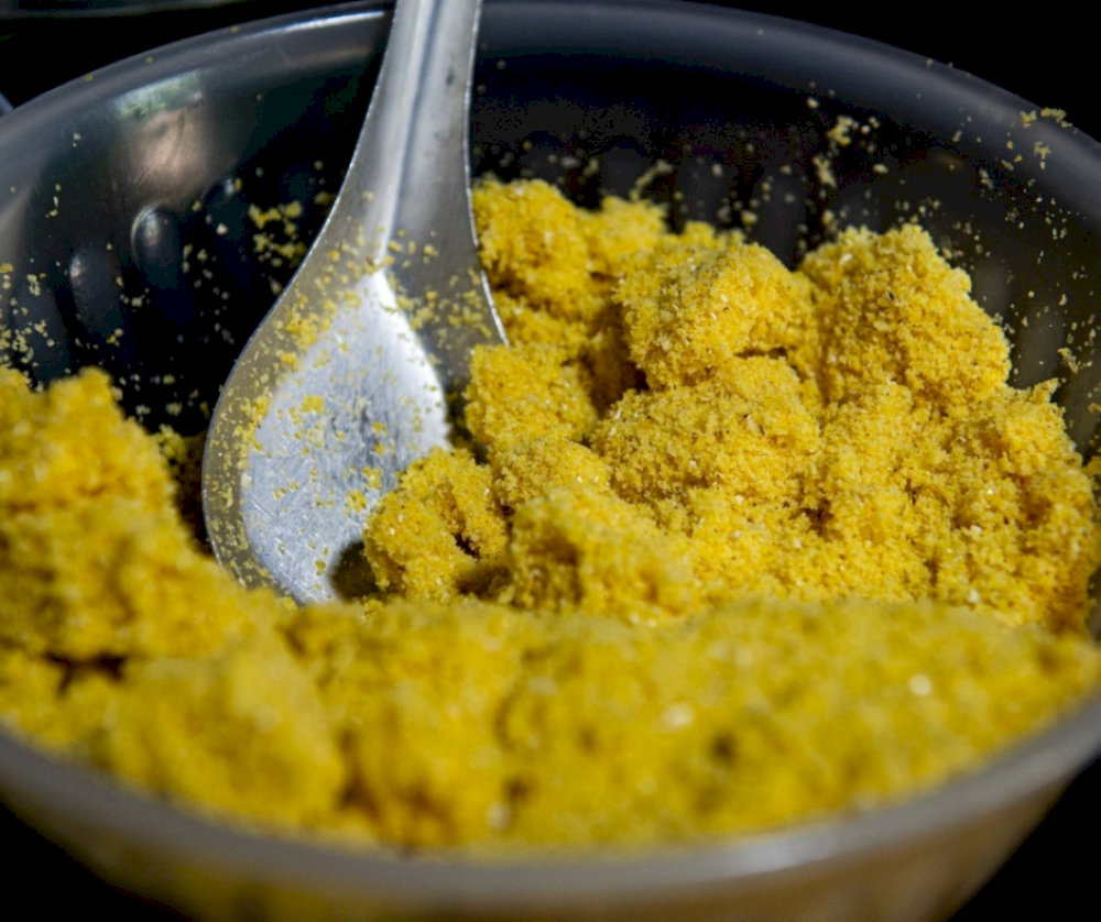 M&egrave;n m&eacute;n (steamed corn flour) is soft and slightly sweet, offering a unique taste of the highlands